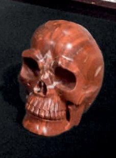 MEMENTO MORI Jaspe brun rouge (jaspe sédimentaire)...