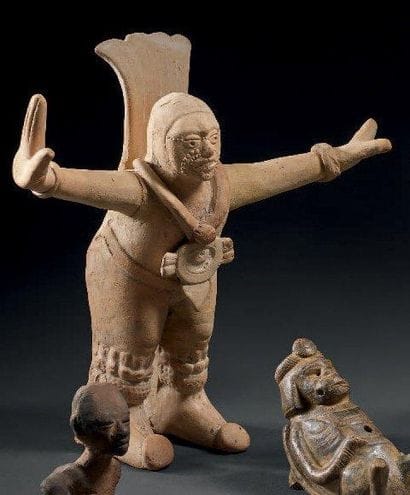 GRAND PERSONNAGE AUX BRAS TENDUS Culture...