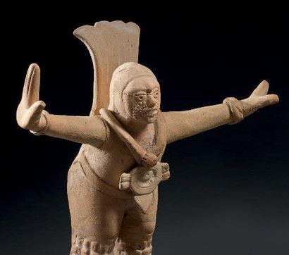 GRAND PERSONNAGE AUX BRAS TENDUS Culture...