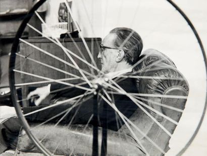 [DUCHAMP MARCEL]
MARCEL DUCHAMP ET SA ROUE...