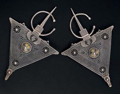 PAIRE DE N'TAOUKA TRIANGULAIRE DITE DU VERS...