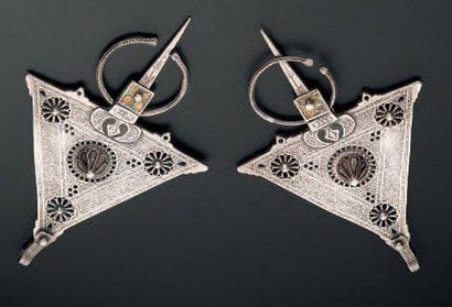 PAIRE DE N'TAOUKA TRIANGULAIRE DITE DU VERS...