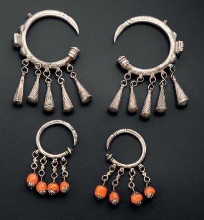 DEUX PAIRES DE BOUCLES D'OREILLES Marrakech...