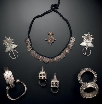 ENSEMBLE DE SIX PIÈCES Haratines, Oasis du...