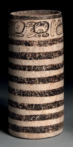 BEAU VASE CYLINDRIQUE Culture Maya, région...