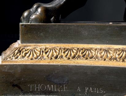 PAIRE DE CANDÉLABRES à six lumières en bronze...