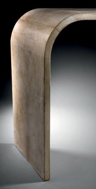ROSE ADLER (1890 - 1959)

CONSOLE en chêne...