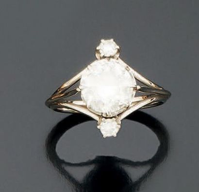 BAGUE en or gris 18K 750 millièmes et platine,...