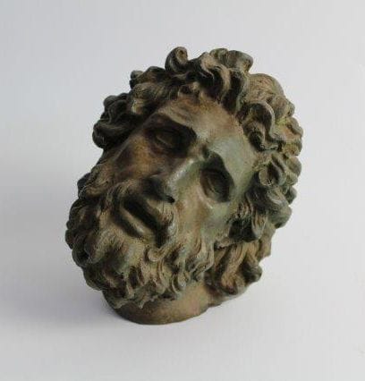 Tête de Laocoon
Plâtre peint
15x18x16 cm