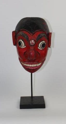Indonésie, Bali

Masque en bois laqué rouge...