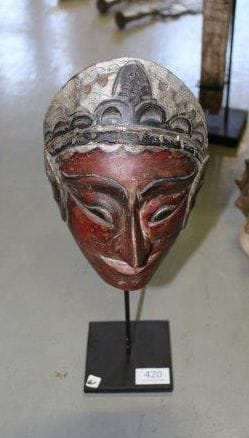 Indonésie, Bali

Deux masques en bois à traces...