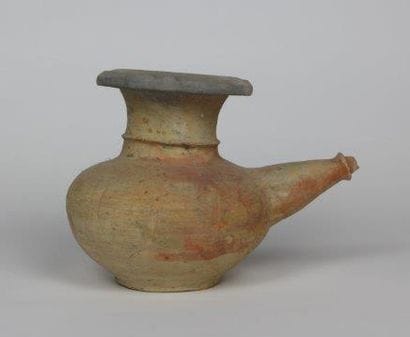 CHINE - XIXe siècle

Crachoir en grès émaillé...