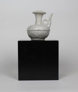 CHINE - De style Ming

Deux kendi en porcelaine,...