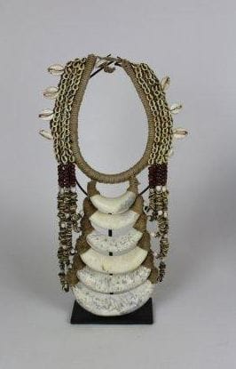 Collier de coquillages
Irian Jaya, Bailen...