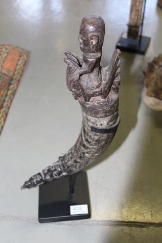Ensemble de trois cornes médicinales
Toba,...