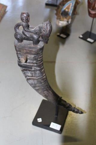 Ensemble de trois cornes médicinales
Toba,...