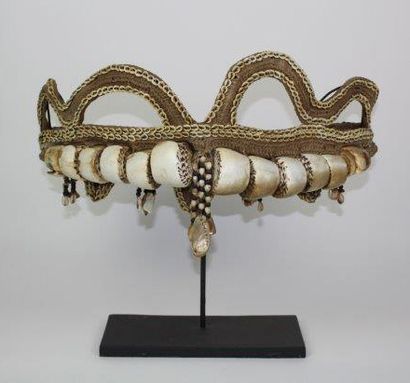 CEINTURE DE COQUILLAGE Irian Jaya, Bailen...