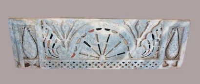 Plaque architecturale de forme rectangulaire...