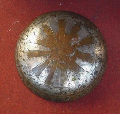 Bassin circulaire
Laiton et cuivre
XXe