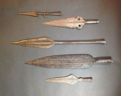 Lot de cinq pointes de lances, RDC Métal;...