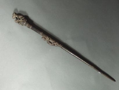 Bâton Dayak, Bornéo (?)
Bois dur à patine...