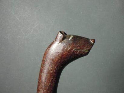Canne à pommeau en tête de canidé, Dahomey
Bois...