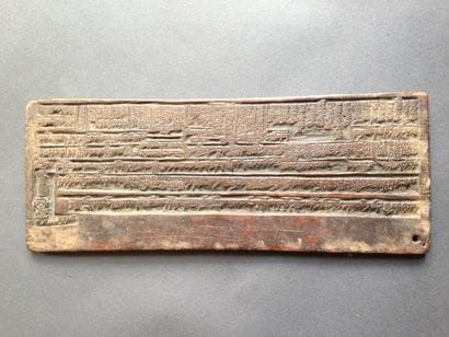 Plaque rituelle, Tibet Bois à patine brune,...