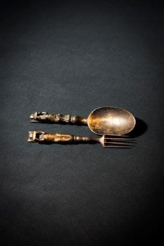 Lot d'une petite fourchette et sa cuiller,...