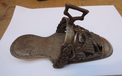 Crâne de buffle sculpté d'un dragon
Indonésie
37x29x24
Non...
