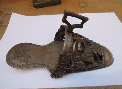 Crâne de buffle sculpté d'un dragon
Indonésie
37x29x24
Non...