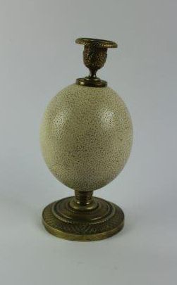 Oeufs d'émeu monté en bougeoir
25x11x11
Non...