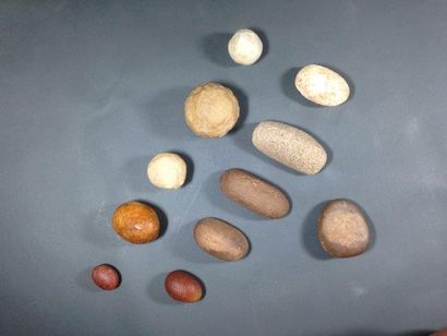 Lot de percuteurs, mortiers et molettes.
Quartzite...