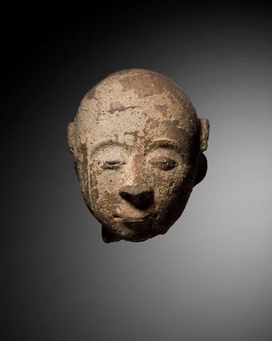 TÊTE ASHANTI, AKAN, GHANA
Terre cuite à engobe...