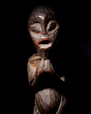 STATUE, BATIÉ, CAMEROUN Bois, peau et fibres
H....