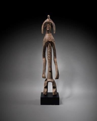 STATUE MUMUYE, NIGERIA Bois à patine brune...