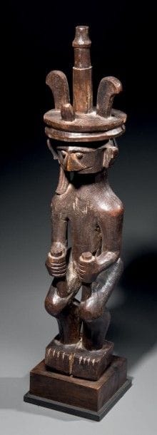 STATUE, ÎLE NIAS, INDONÉSIE Bois semi-dur...