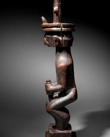 STATUE, ÎLE NIAS, INDONÉSIE Bois semi-dur...
