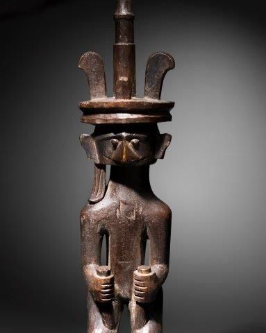 STATUE, ÎLE NIAS, INDONÉSIE Bois semi-dur...