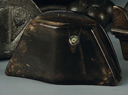 Tabatière petit chapeau en corne, Retour...