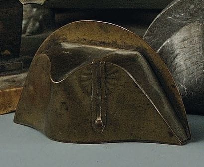 Tabatière petit chapeau en cuivre, Retour...