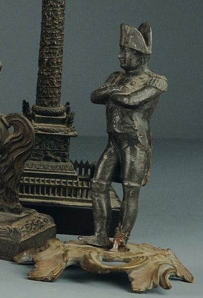 Statuette en bronze de Napoléon en frac sur...