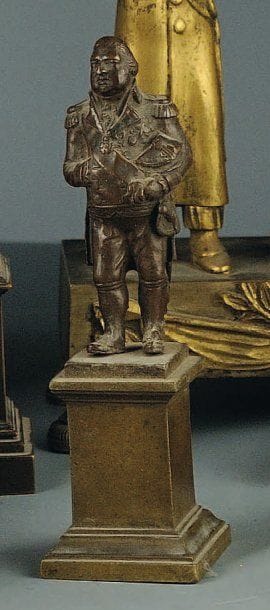Statuette en bronze représentant Louis XVIII...