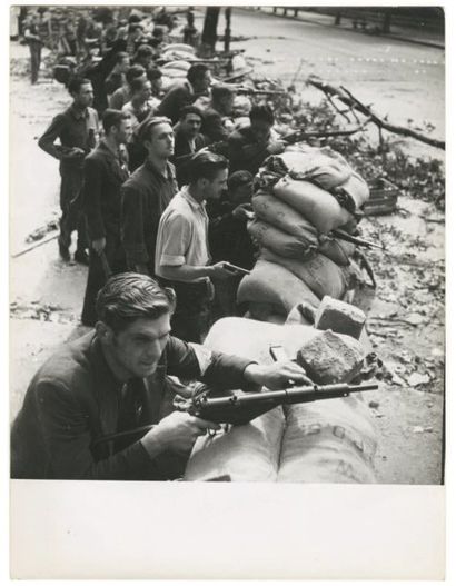Robert Doisneau (1912-1994)
Barricade St...