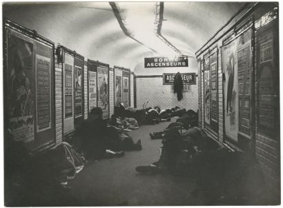 Robert Doisneau (1912-1994)
Couloir du métro...