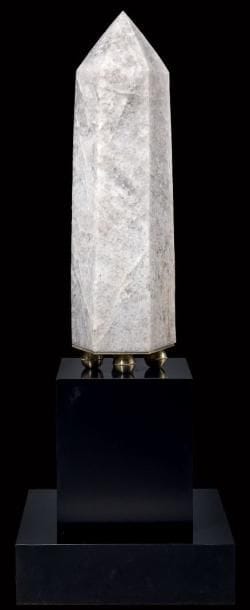 Obélisque de Quartz blanc
Antsirabe, Madagascar
Soclé...