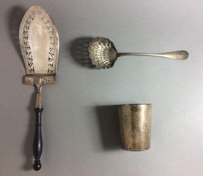 1 pelle à tarte en argent 950 millièmes gravée,...