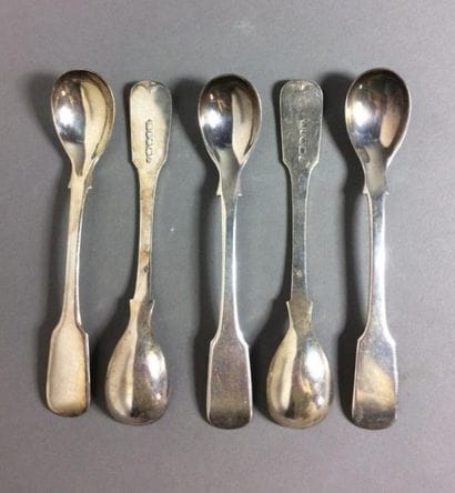6 petites cuillères en argent 950 millièmes...