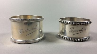 2 ronds de serviettes en argent 950 millièmes...