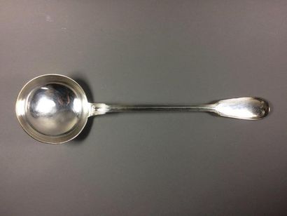 Lot composé: 1 louche en métal argenté, chritofle...