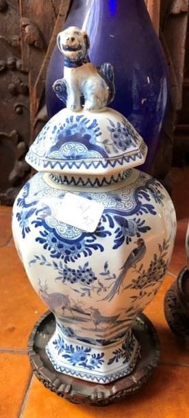 Vase couvert en faience de Delft
XVIIIèm...